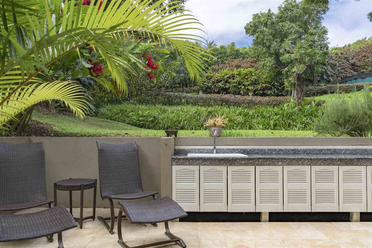 668 Huelo Road Haiku, HI 96708 - Photo 22 of 28 a balcony with table and chairs