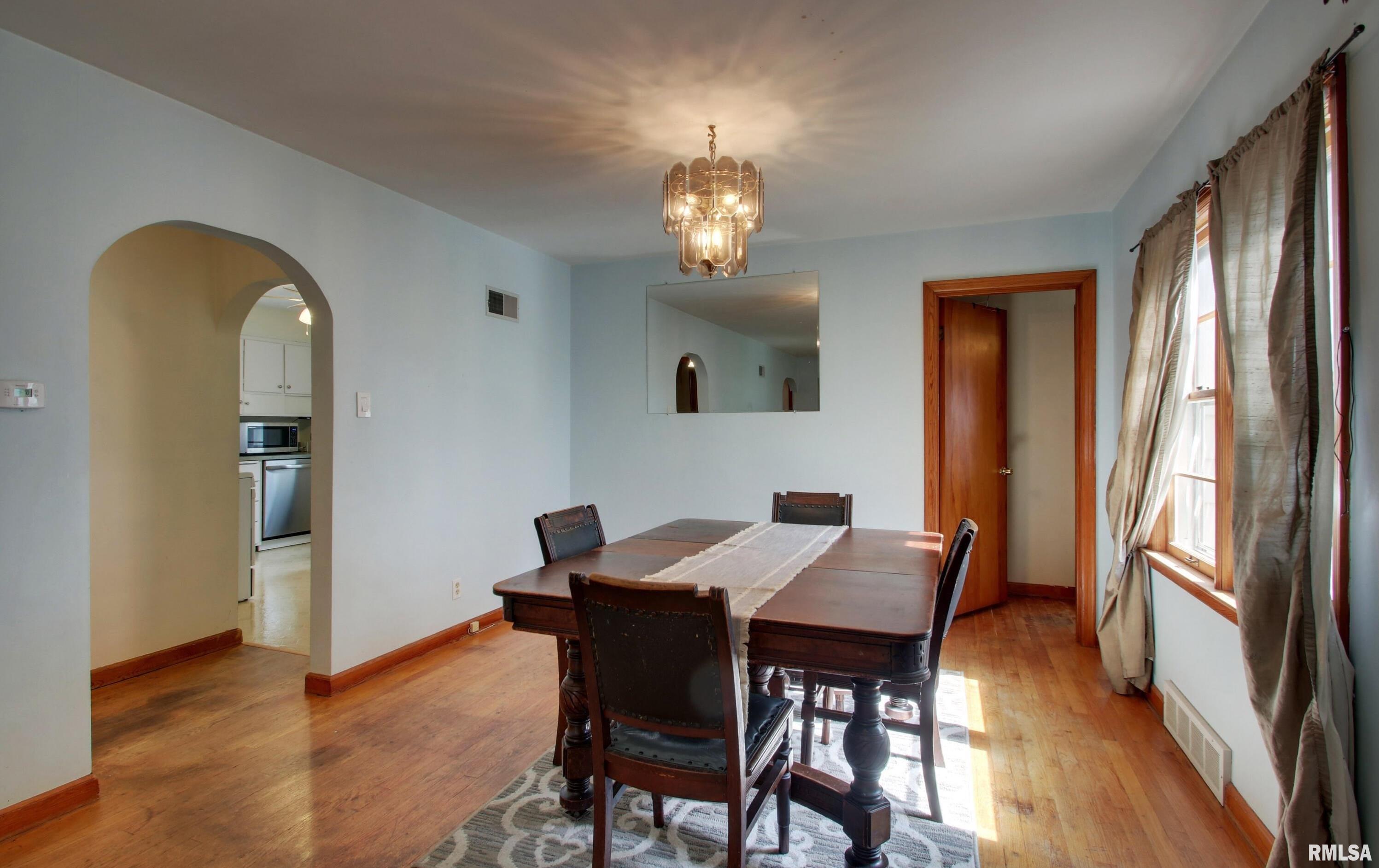 2011 Monroe Street Quincy, IL 62301 - Photo 4 of 17 Gallery Image 4