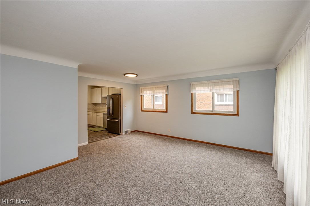5670 Cherokee Road Cleveland, OH 44124 - Photo 7 of 37