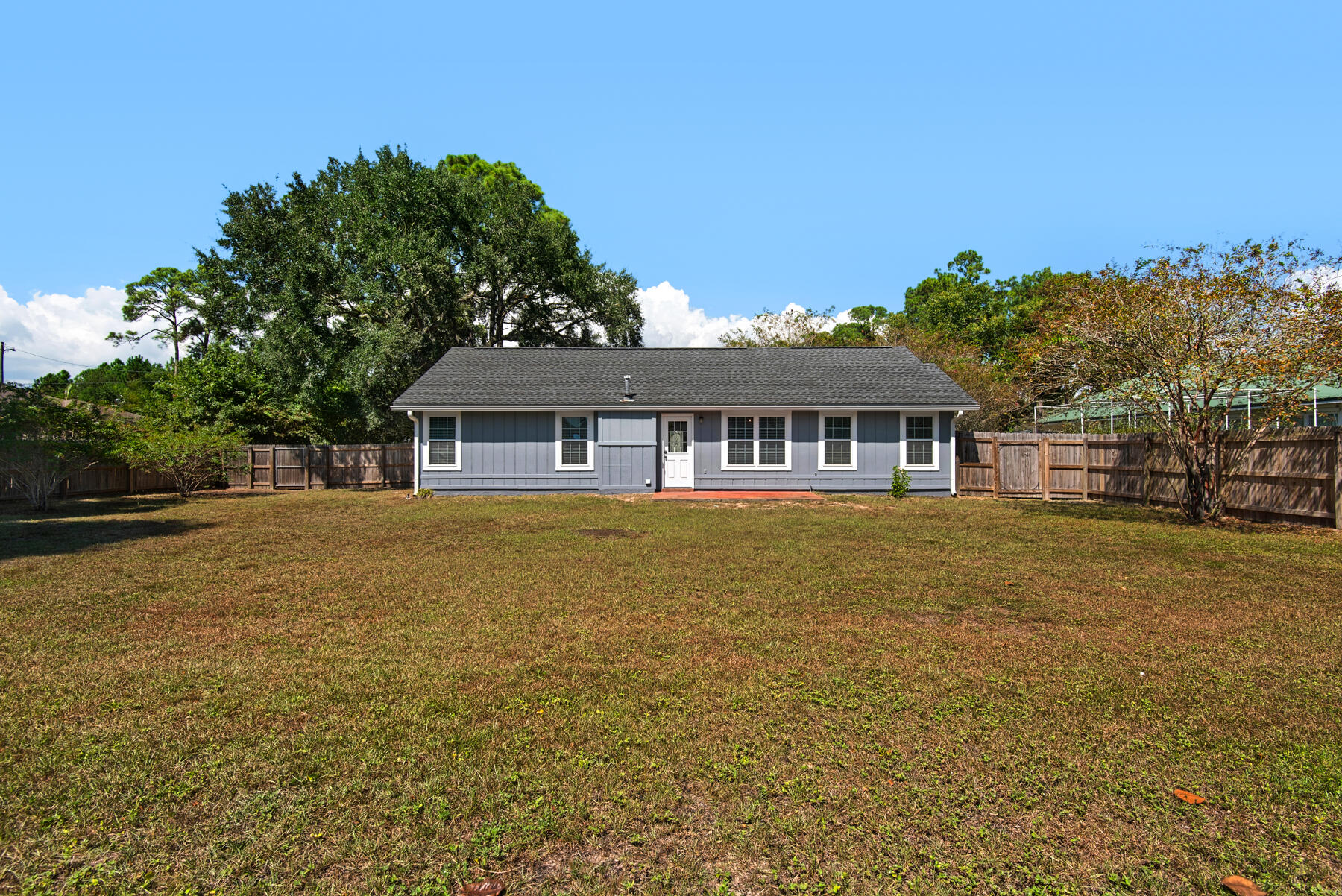 4022 13th Street Niceville, FL 32578 - Photo 36 of 37 a front view of a house with a garden