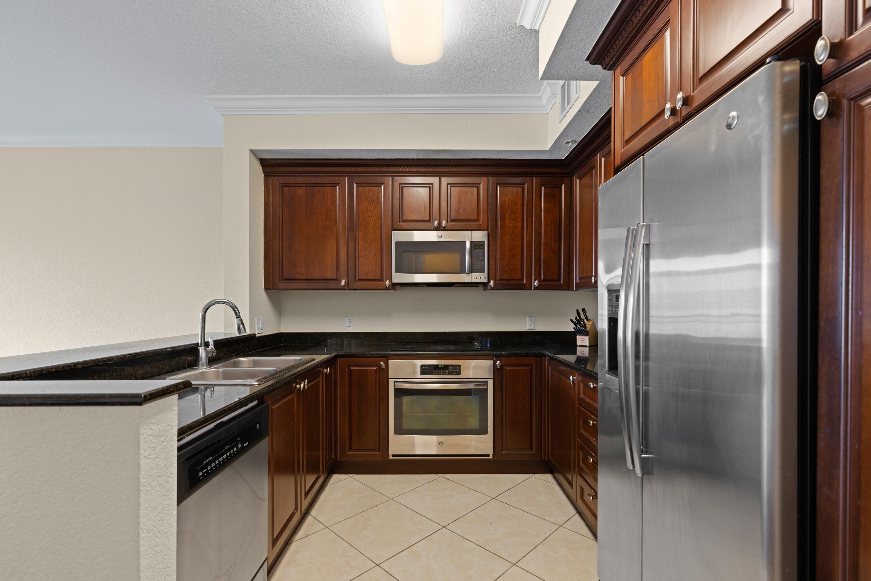1660 Renaissance Commons Boulevard, Unit 2629 Boynton Beach, FL 33426 - Photo 7 of 25 Kitchen