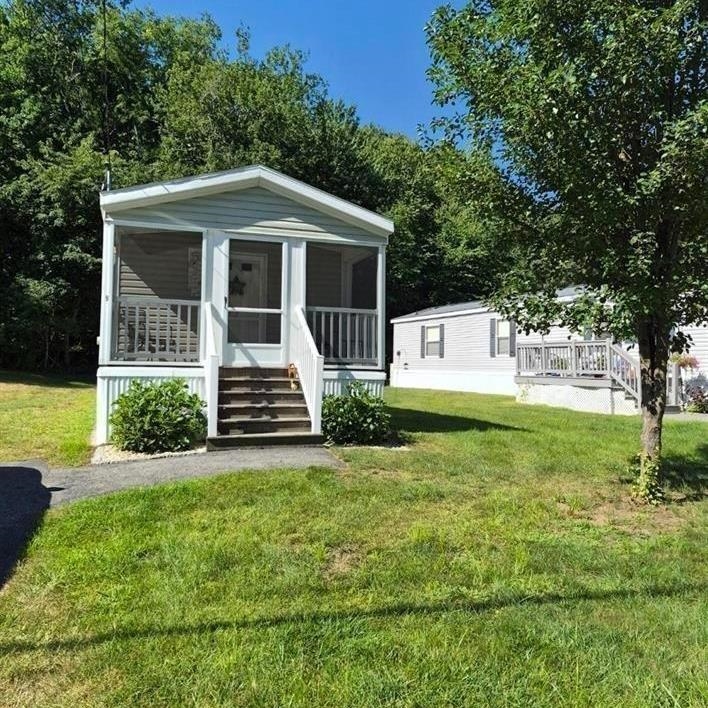 9 Parklane Road Hampstead, NH 03841 - Photo 1 of 16 Gallery Image 1