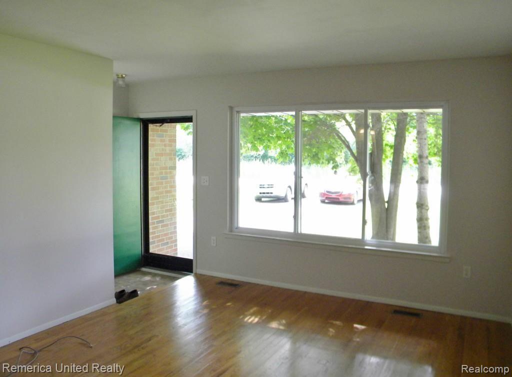 23486 Meadowbrook Road Novi, MI 48375 - Photo 11 of 31 DSCN7200.jpg