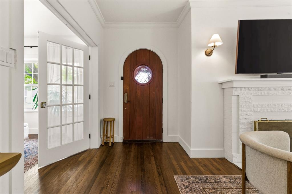 5451 Merrimac Avenue Dallas, TX 75206 - Photo 4 of 40