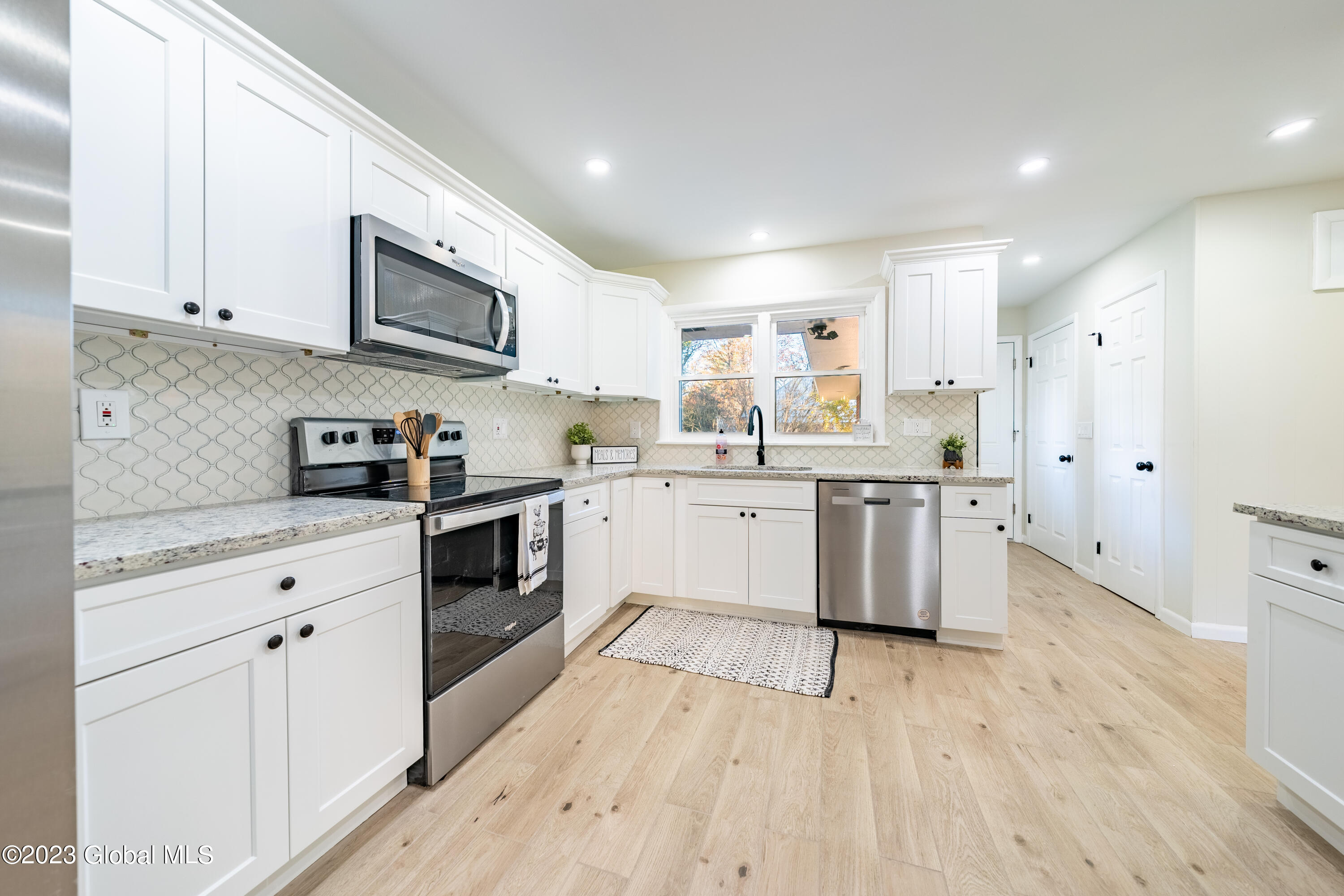 848 Londonderry Road Schenectady, NY 12309 - Photo 9 of 29 05695CF0-8D1B-4875-9338-49B4B36F0EC5