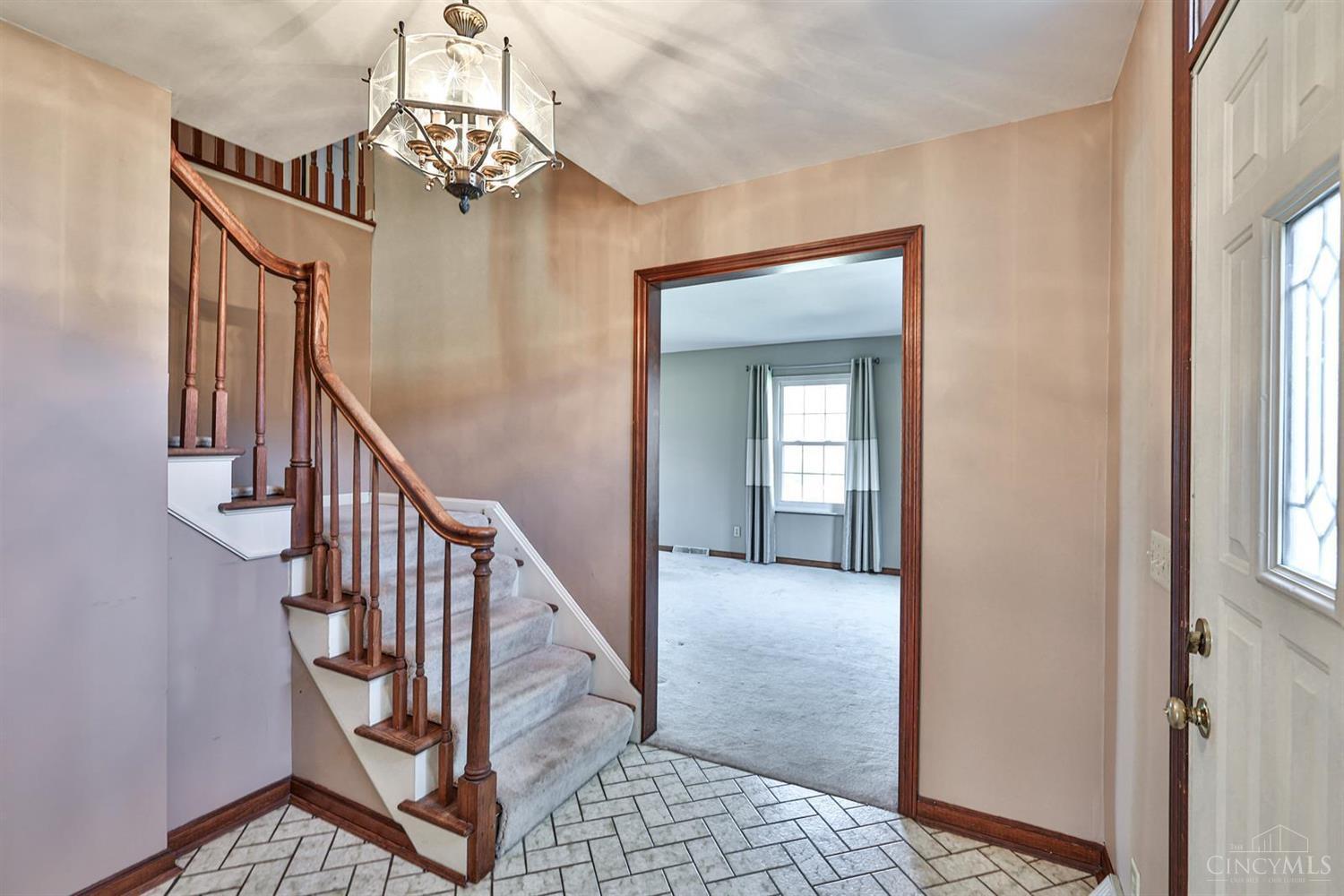 523 Pepper Ridge Road Cincinnati, OH 45244 - Photo 5 of 60 Gallery Image 5