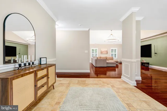 a room with lots of dining table and chairs