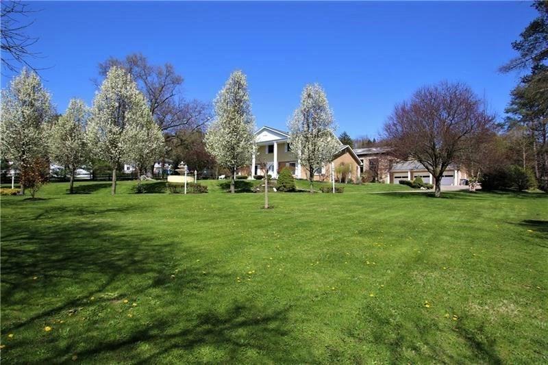 560 Justabout Road Peters Township, PA 15367 - Photo 5 of 25 MASSIVE Front Yard too!