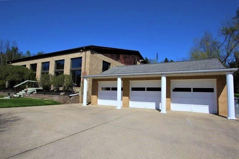 560 Justabout Road Peters Township, PA 15367 - Photo 6 of 25 HUGE 3 Car Detached Garage w/ PLENTY of additional Parking