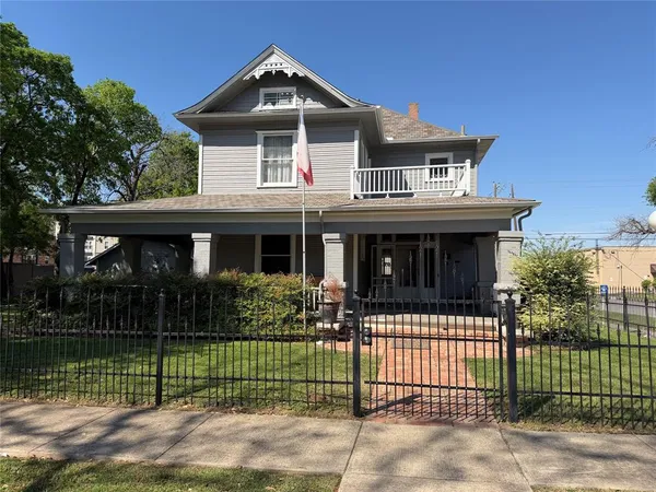 $299,000 | 1800 Hurley Avenue, Fort Worth, TX 76110