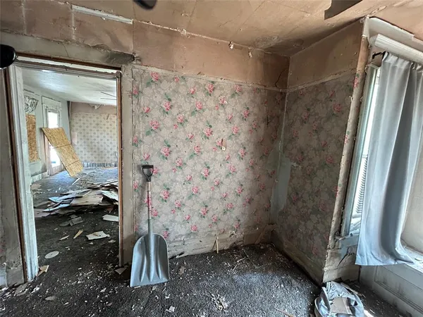 $299,000 | 1800 Hurley Avenue, Fort Worth, TX 76110