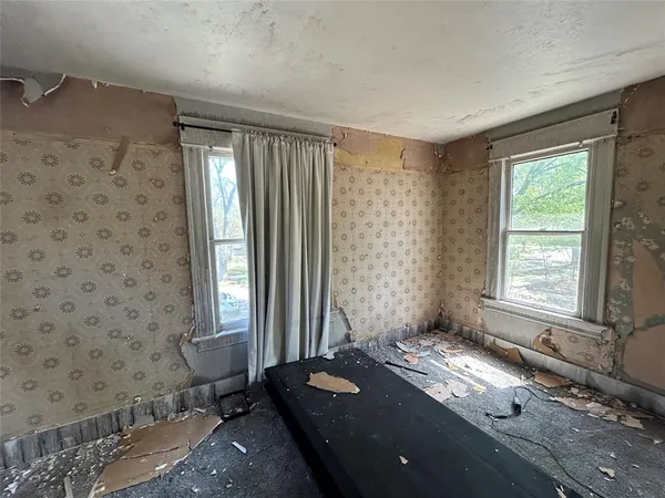 $299,000 | 1800 Hurley Avenue, Fort Worth, TX 76110