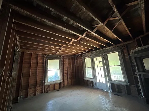 $299,000 | 1800 Hurley Avenue, Fort Worth, TX 76110