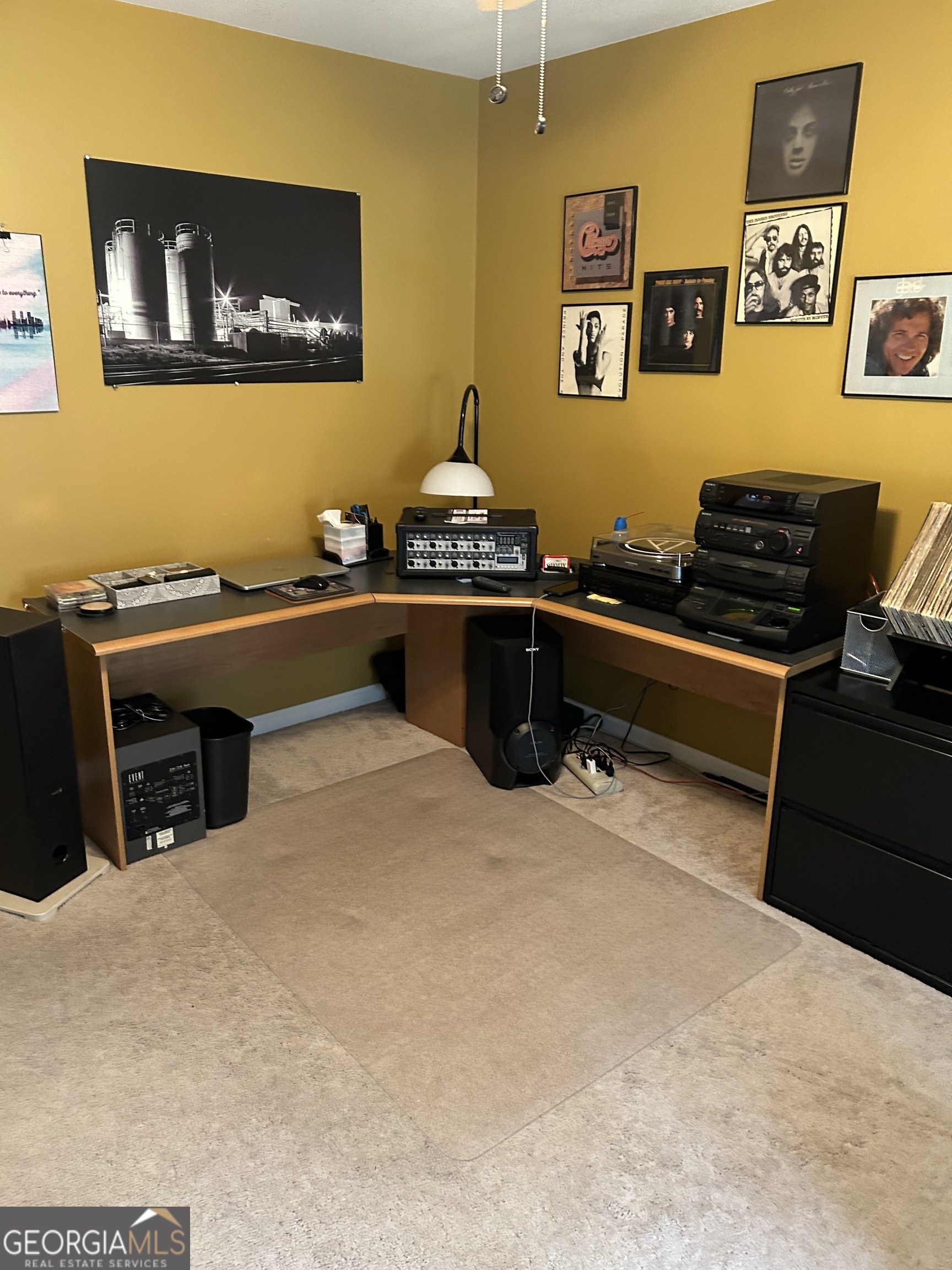 950 John Lovelace Road LaGrange, GA 30241 - Photo 32 of 47 a room with furniture