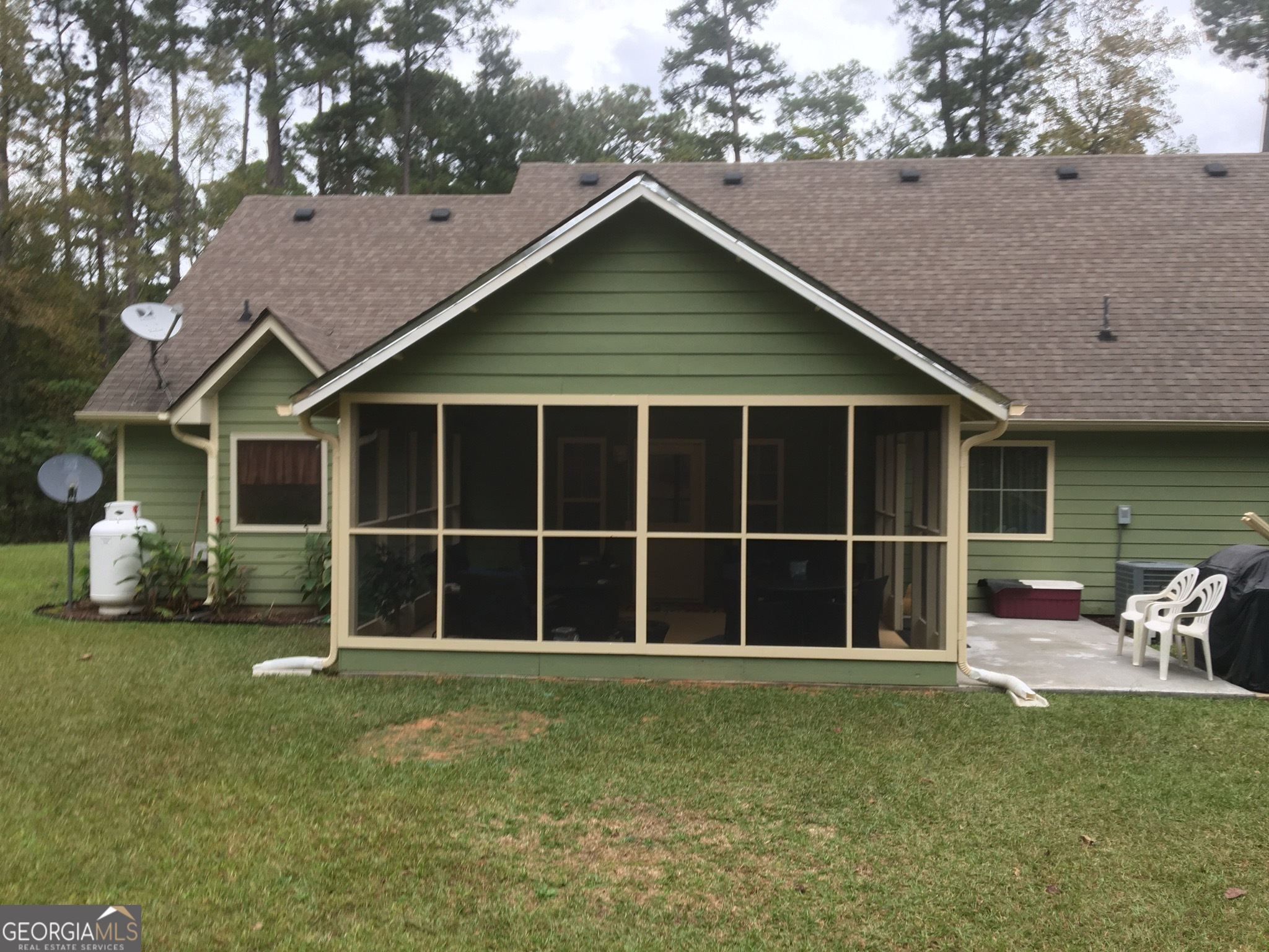 950 John Lovelace Road LaGrange, GA 30241 - Photo 4 of 47 a view of a house with a yard