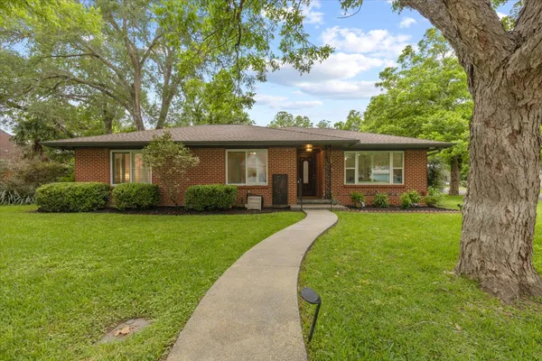 $499,900 | 607 Short Street, Smithville, TX 78957