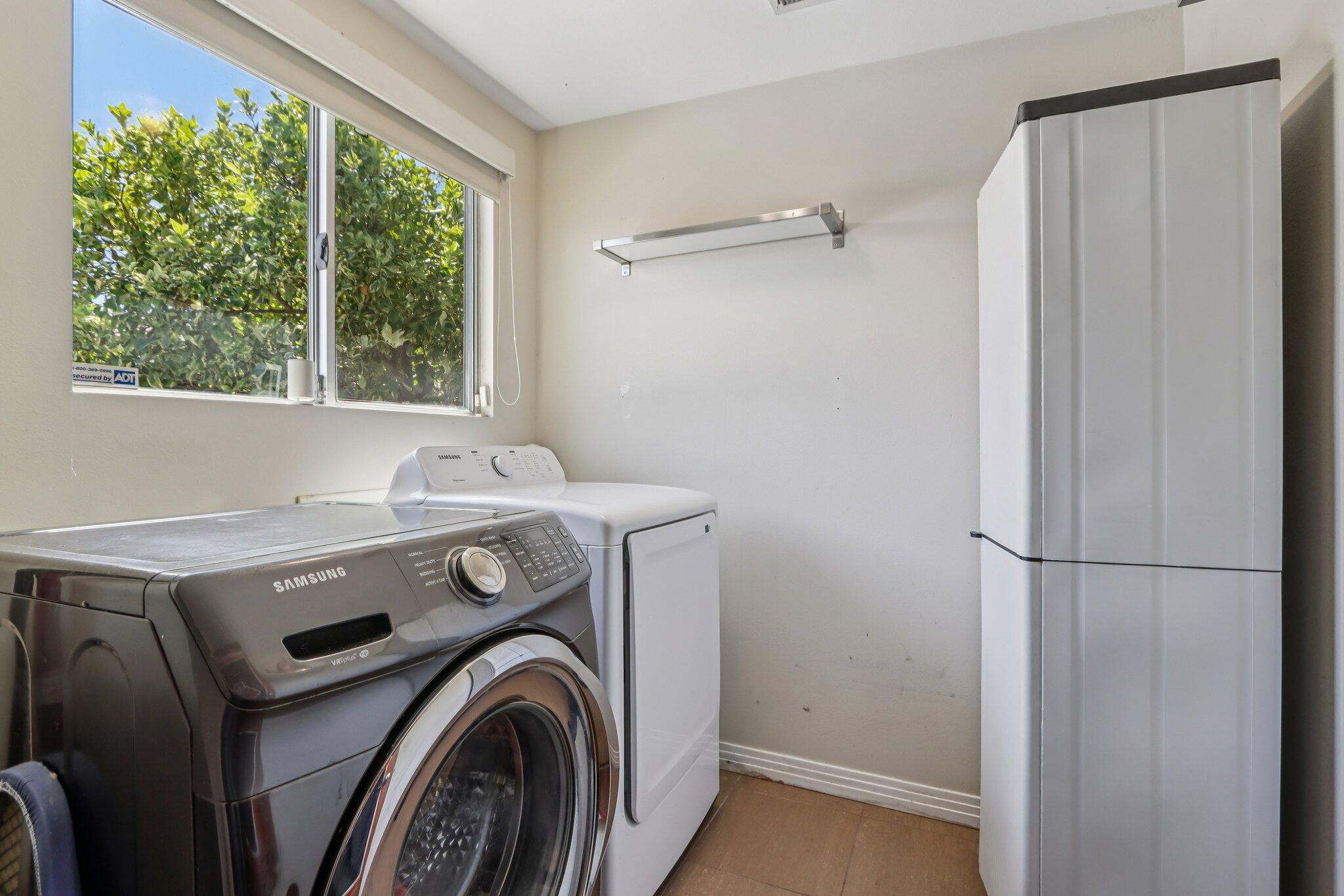 1815 West Nicola Road Palm Springs, CA 92262 - Photo 23 of 30 a utility room with dryer and washer