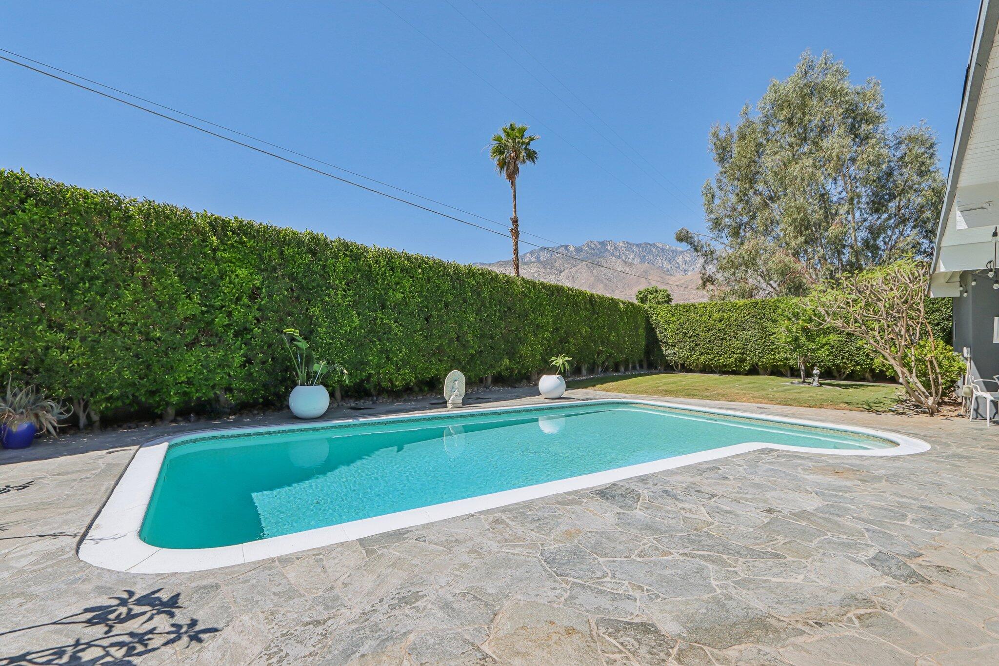1815 West Nicola Road Palm Springs, CA 92262 - Photo 28 of 30 a view of a basketball court