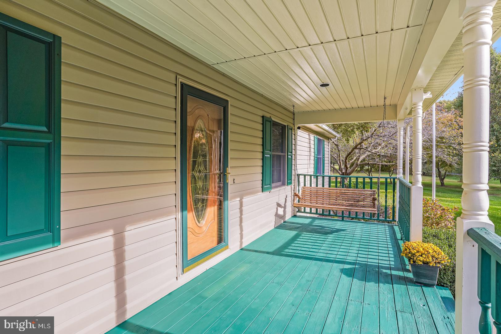 233 Squawigm Road Dover, DE 19901 - Photo 3 of 41 Porch swing included :)