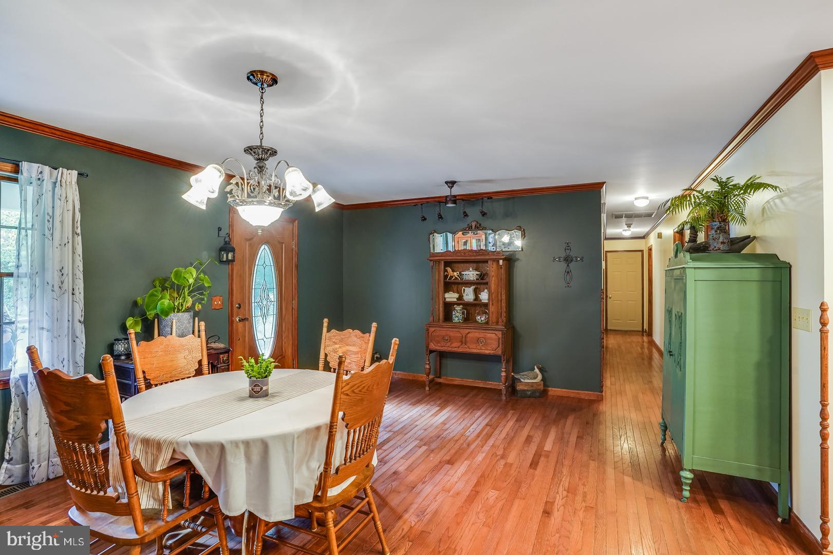 233 Squawigm Road Dover, DE 19901 - Photo 9 of 41 Large foyer/dining area