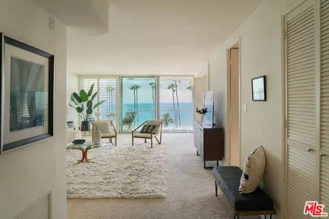 $2,900,000 | 535 Ocean Avenue, Unit 8A, Santa Monica, CA 90402