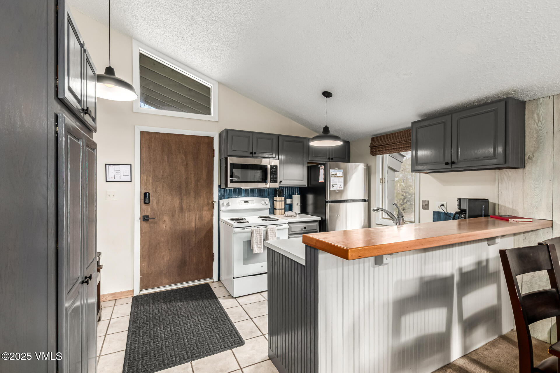 903 North Frontage Road West, Unit 9 Vail, CO 81657 - Photo 6 of 24 09 - Frontage