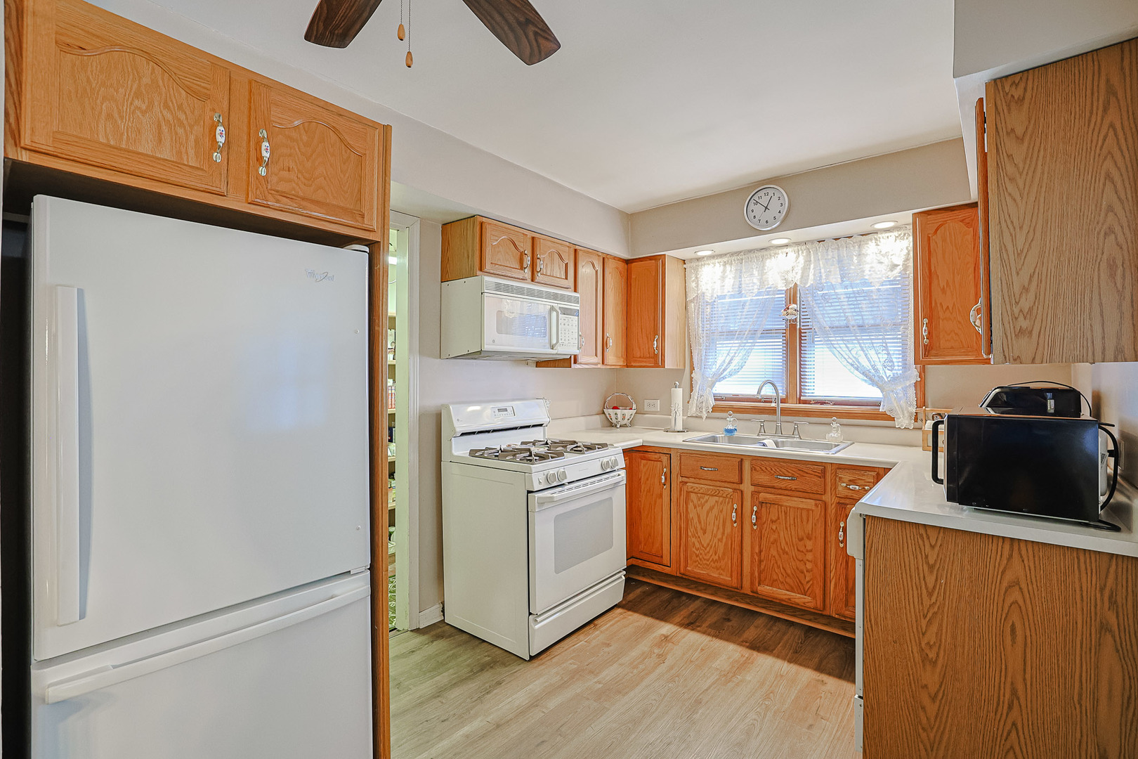 37 North Addison Road Villa Park, IL 60181 - Photo 3 of 25 Gallery Image 3
