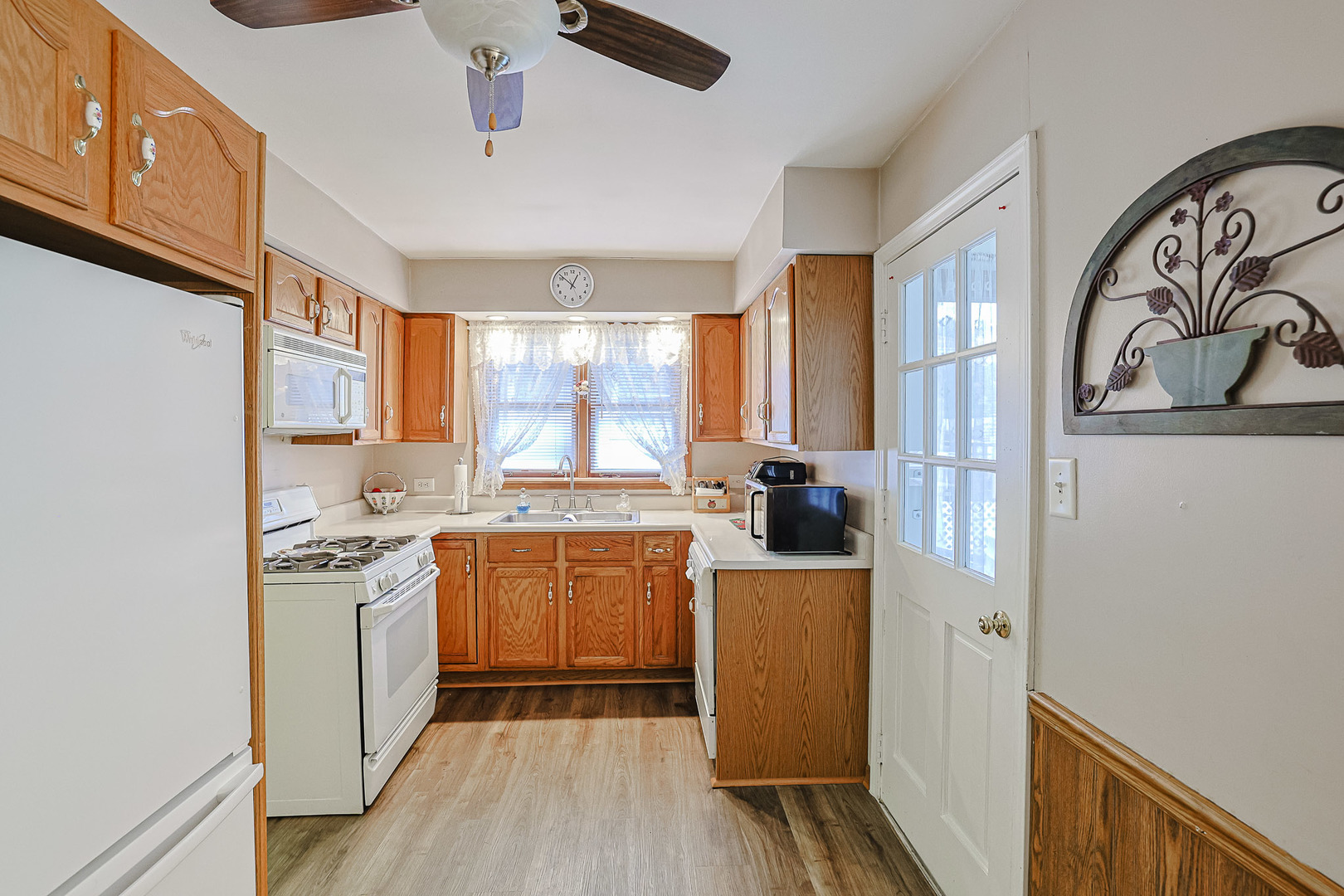 37 North Addison Road Villa Park, IL 60181 - Photo 4 of 25 Gallery Image 4