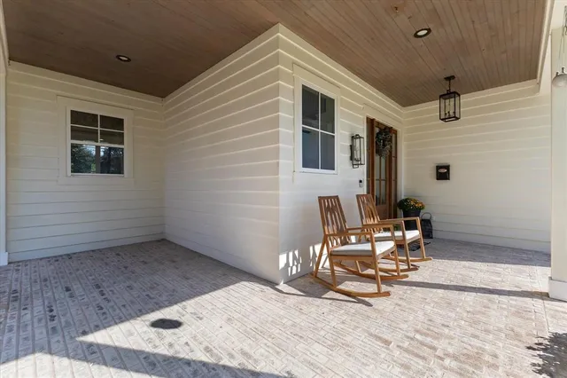 a view of entryway and hall