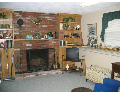 13 Old Village Road Sturbridge, MA 01566 - Photo 4 of 6