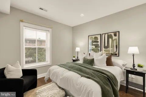 $549,000 | 1018 13th Street Southeast, Unit 2, Washington, DC 20003