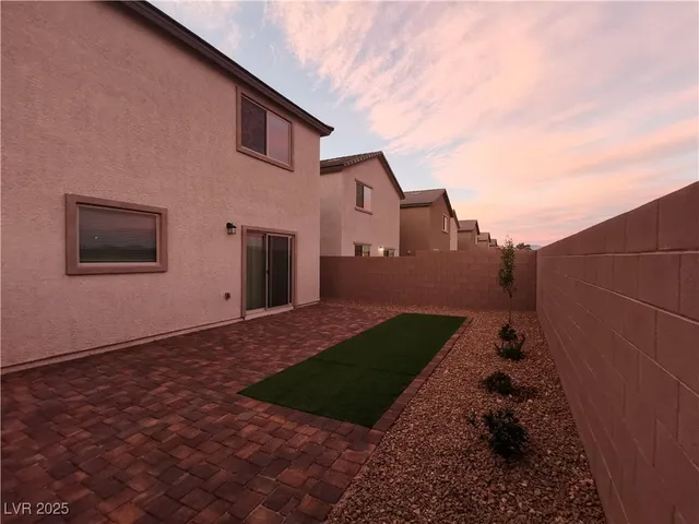 $2,199 | 5982 Swift Lariat Street, Las Vegas, NV 89113