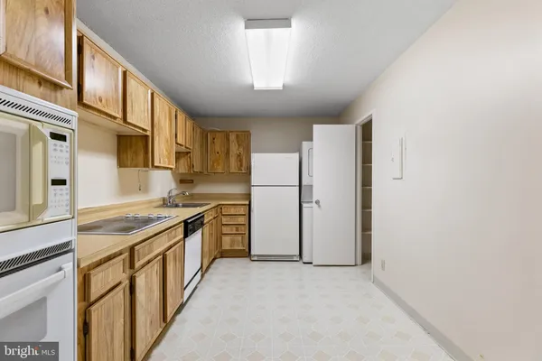$2,400 | 8370 Greensboro Drive, Unit 223, McLean, VA 22102