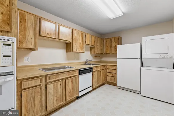 $2,400 | 8370 Greensboro Drive, Unit 223, McLean, VA 22102