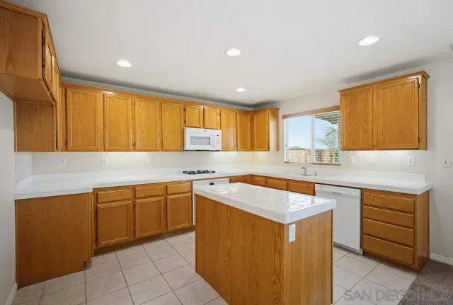 $559,000 | 31938 Honeysuckle Court, Lake Elsinore, CA 92532