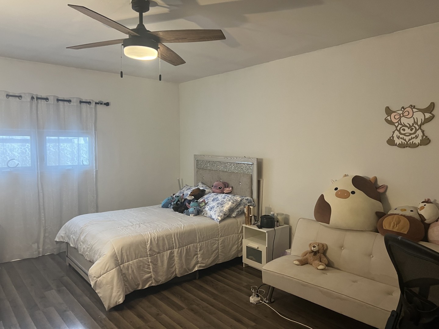 3200 Thrush Lane Rolling Meadows, IL 60008 - Photo 6 of 9 a bedroom with a bed and wooden floor