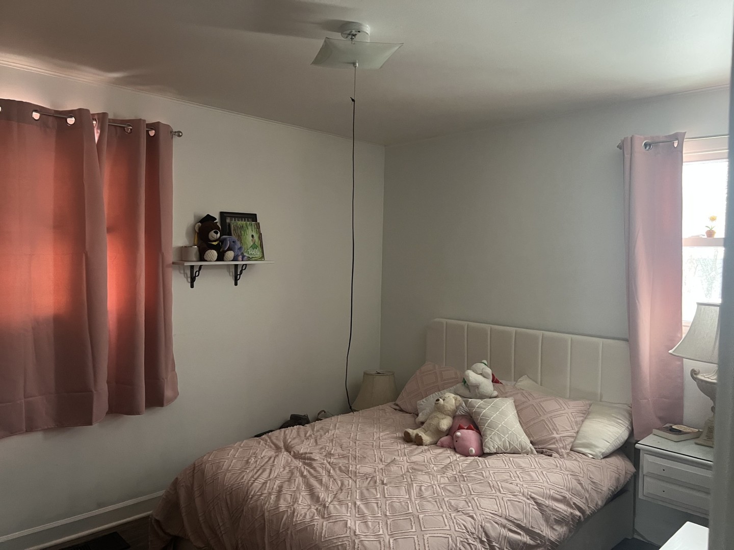 3200 Thrush Lane Rolling Meadows, IL 60008 - Photo 7 of 9 a bedroom with a bed and a window