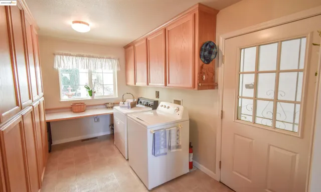 a view of utility room with washer and dryer