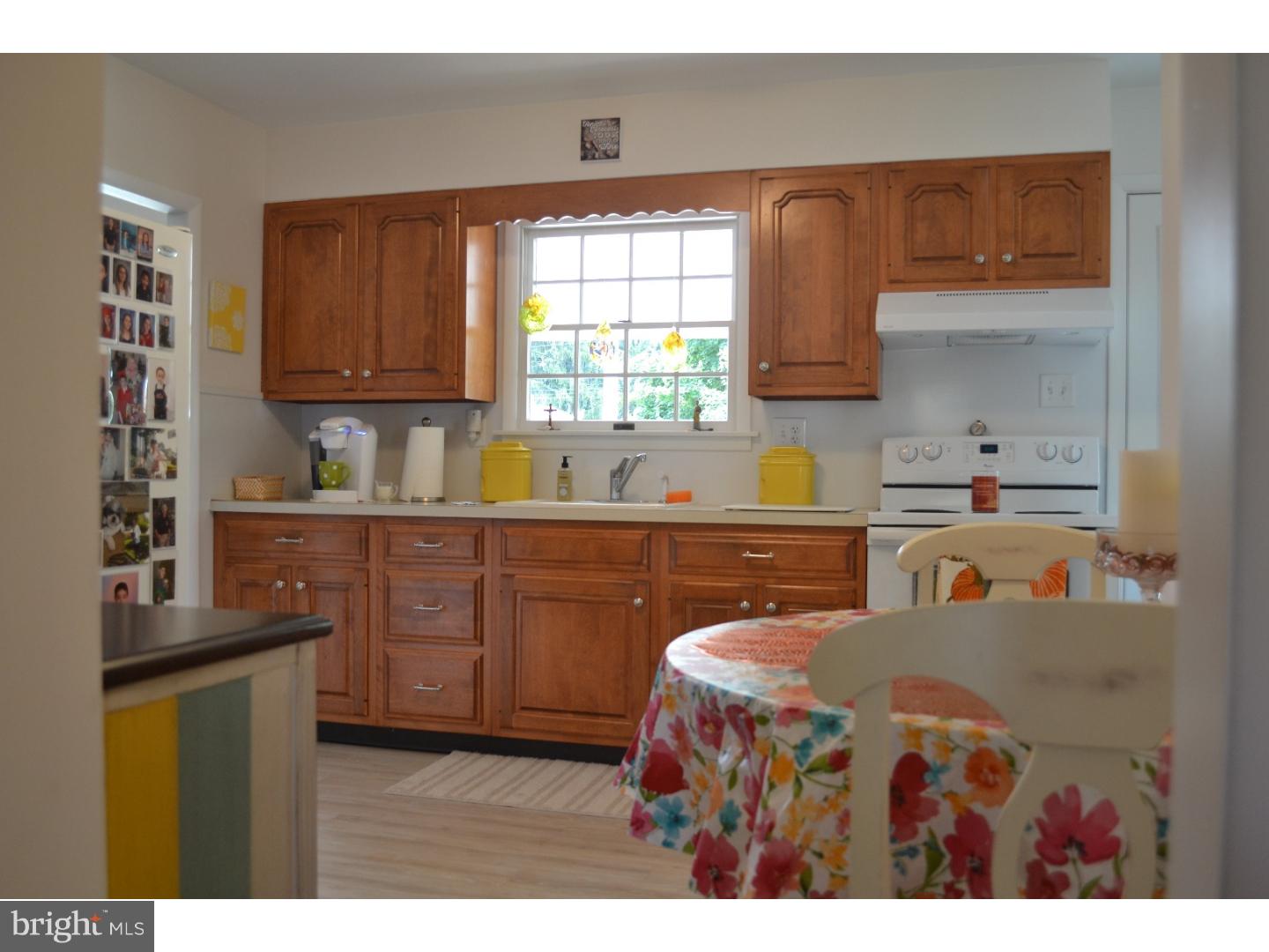 210 Richard Road Aston, PA 19014 - Photo 6 of 21 Kitchen