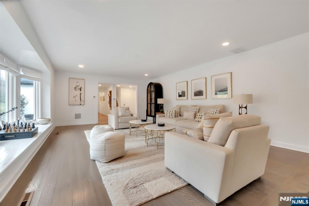 16 East Greenbrook Road Caldwell, NJ 07006 - Photo 13 of 34