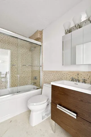 $820,000 | 301 East 79th Street, Unit 20D | Upper East Side