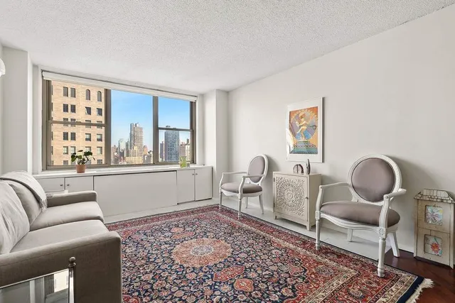 $820,000 | 301 East 79th Street, Unit 20D | Upper East Side
