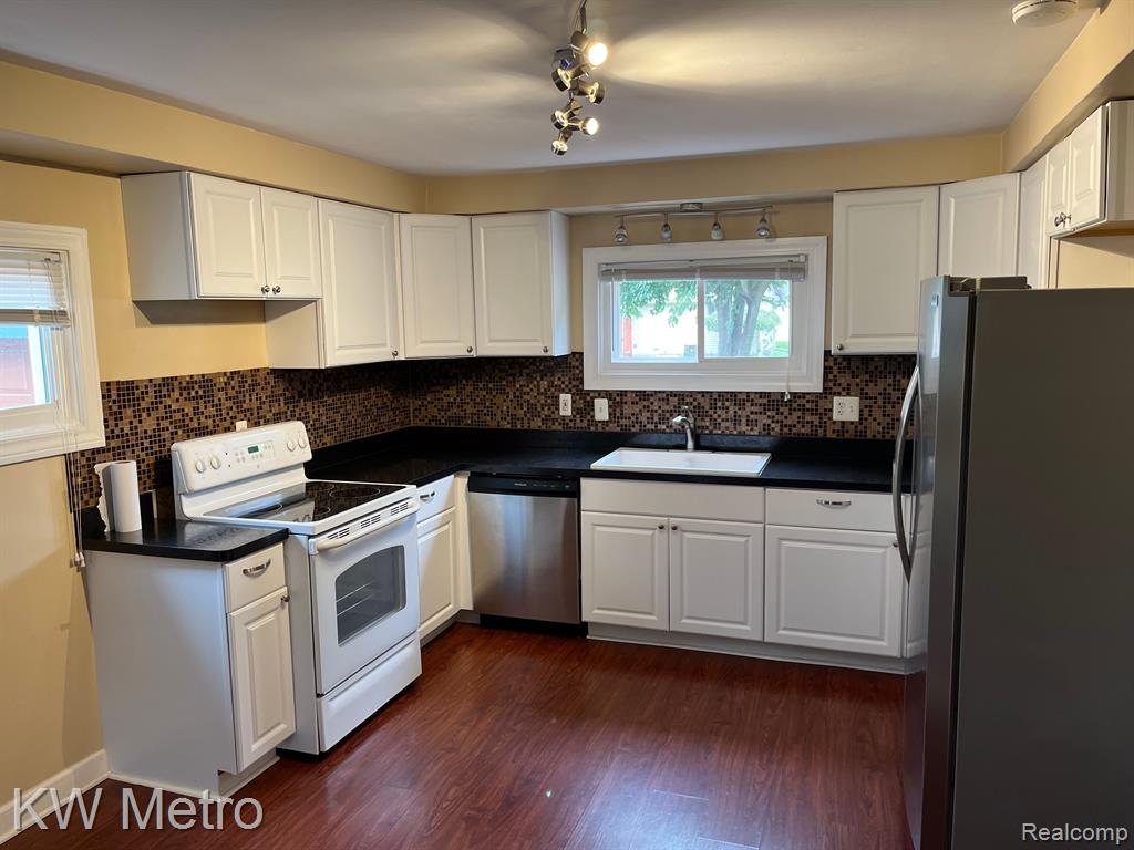 2729 Weaverton Rochester Hills, MI 48307 - Photo 4 of 24