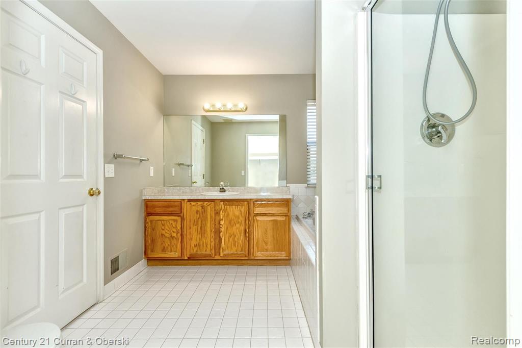 9721 Stark Road Livonia, MI 48150 - Photo 24 of 44