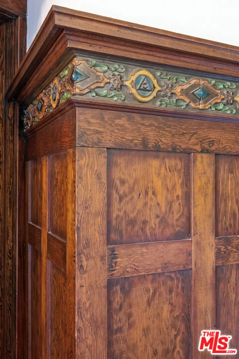 15454 South Mountain Road Santa Paula, CA 93060 - Photo 14 of 65 a close up of a sign