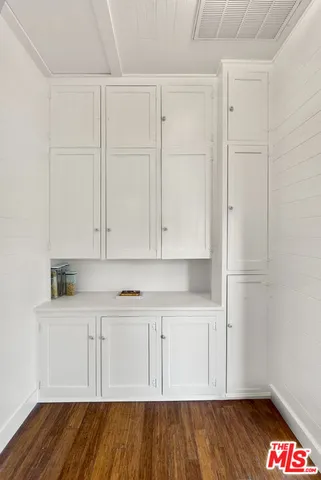 a view of a windows and an entryway