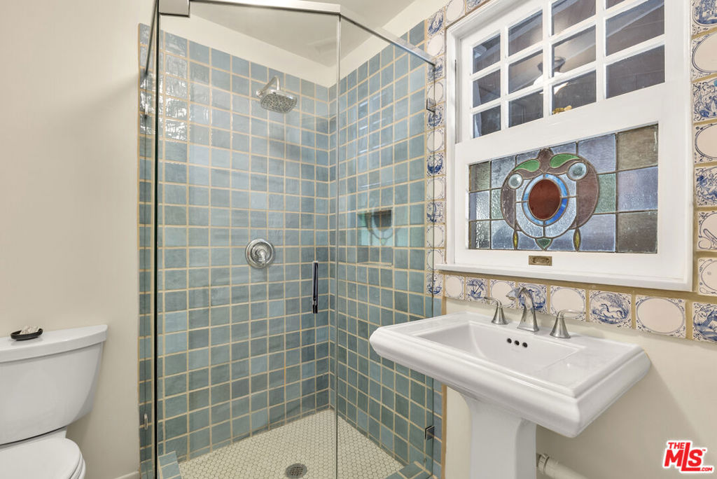 15454 South Mountain Road Santa Paula, CA 93060 - Photo 31 of 65 a bathroom with a sink toilet and shower
