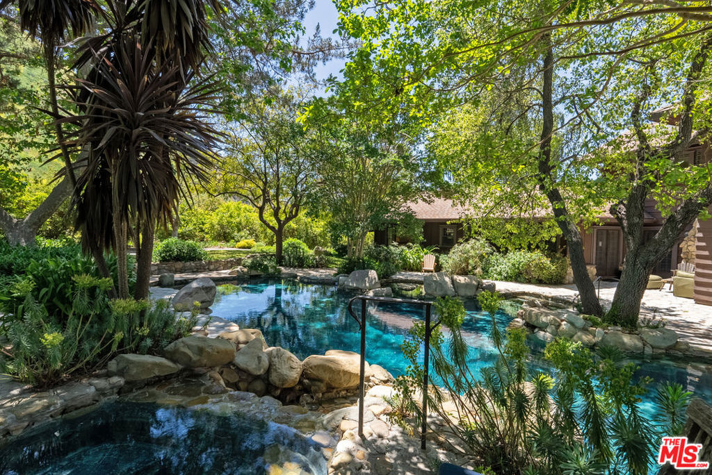 15454 South Mountain Road Santa Paula, CA 93060 - Photo 36 of 65 a view of backyard of house with outdoor seating