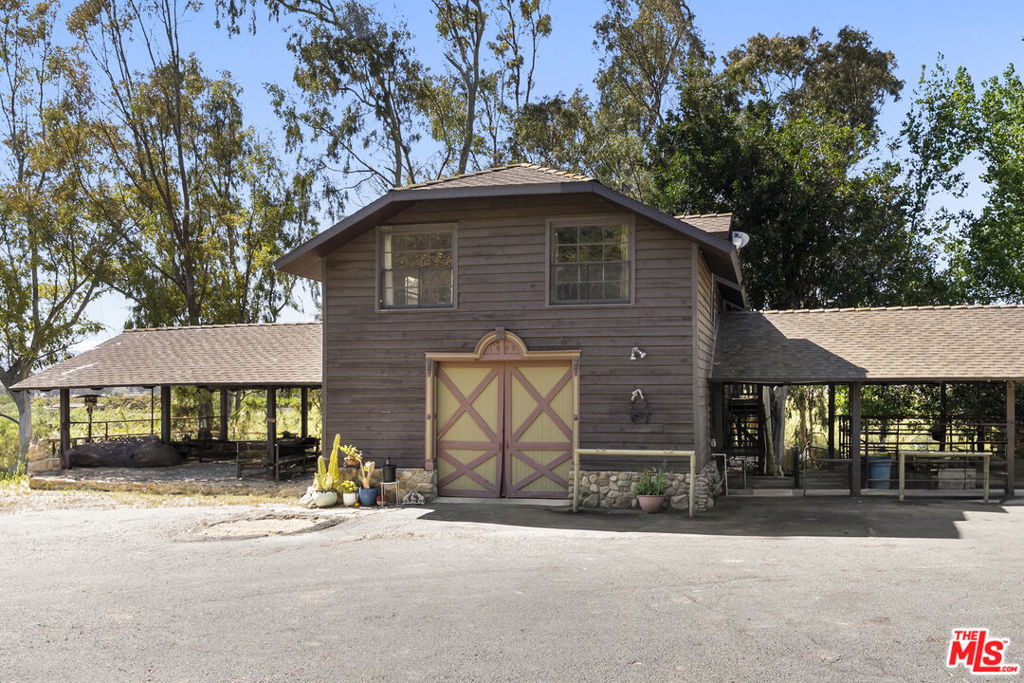 15454 South Mountain Road Santa Paula, CA 93060 - Photo 48 of 65 a front view of a house with a yard and garage