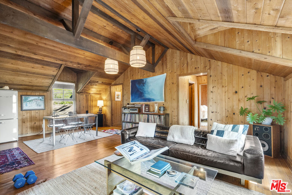 15454 South Mountain Road Santa Paula, CA 93060 - Photo 49 of 65 a living room with furniture and a large window